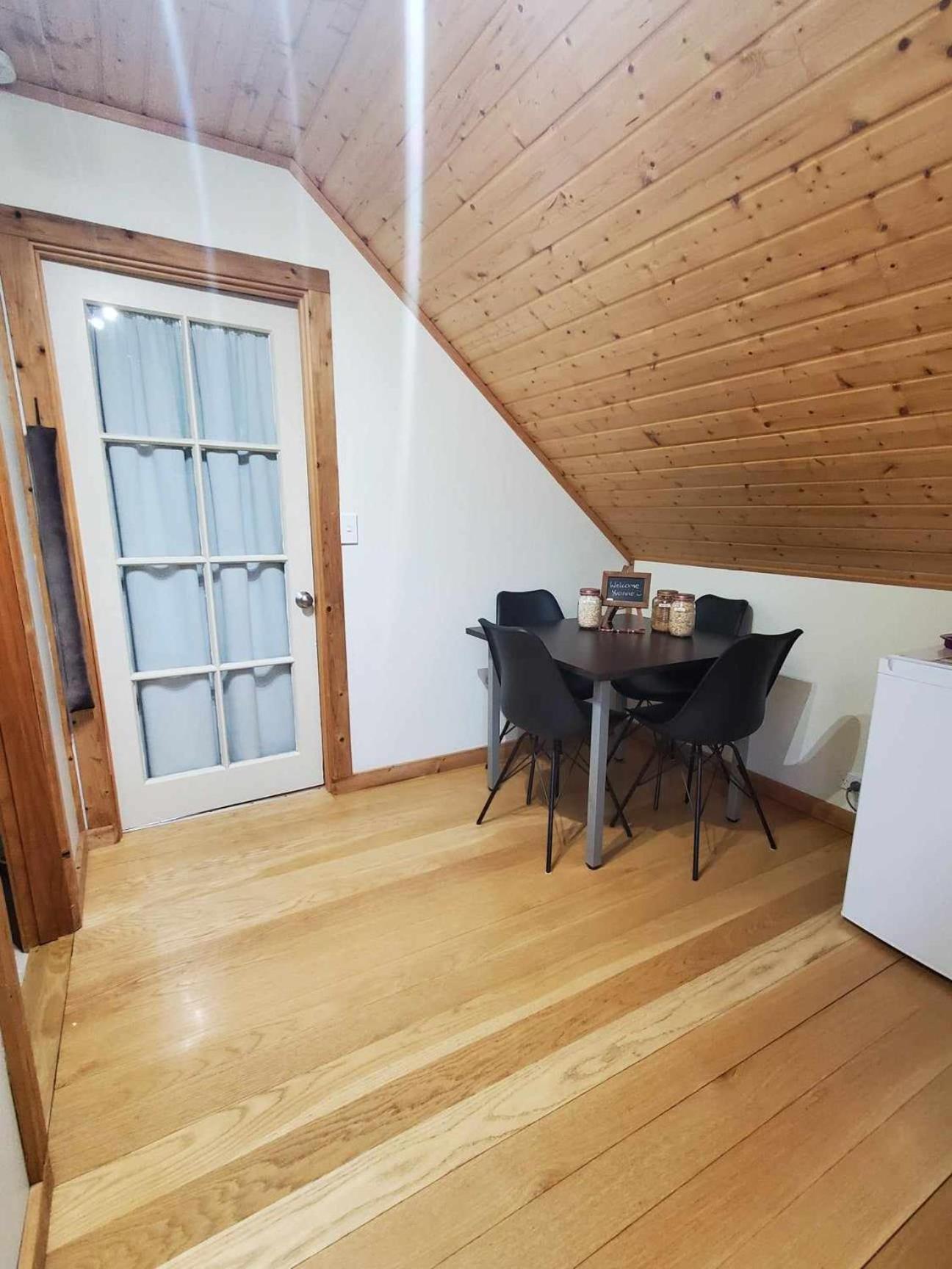 Rail Trail Retreat Loft Villa Alexandra Exterior photo