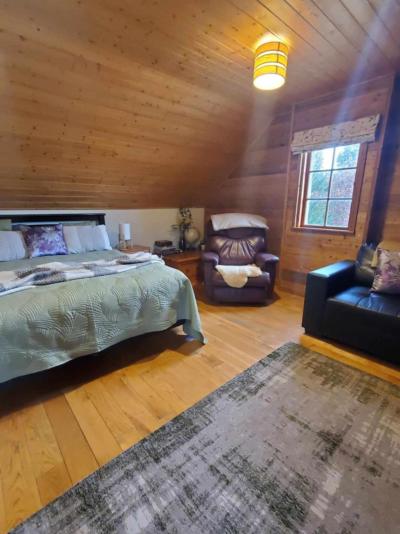 Rail Trail Retreat Loft Villa Alexandra Exterior photo